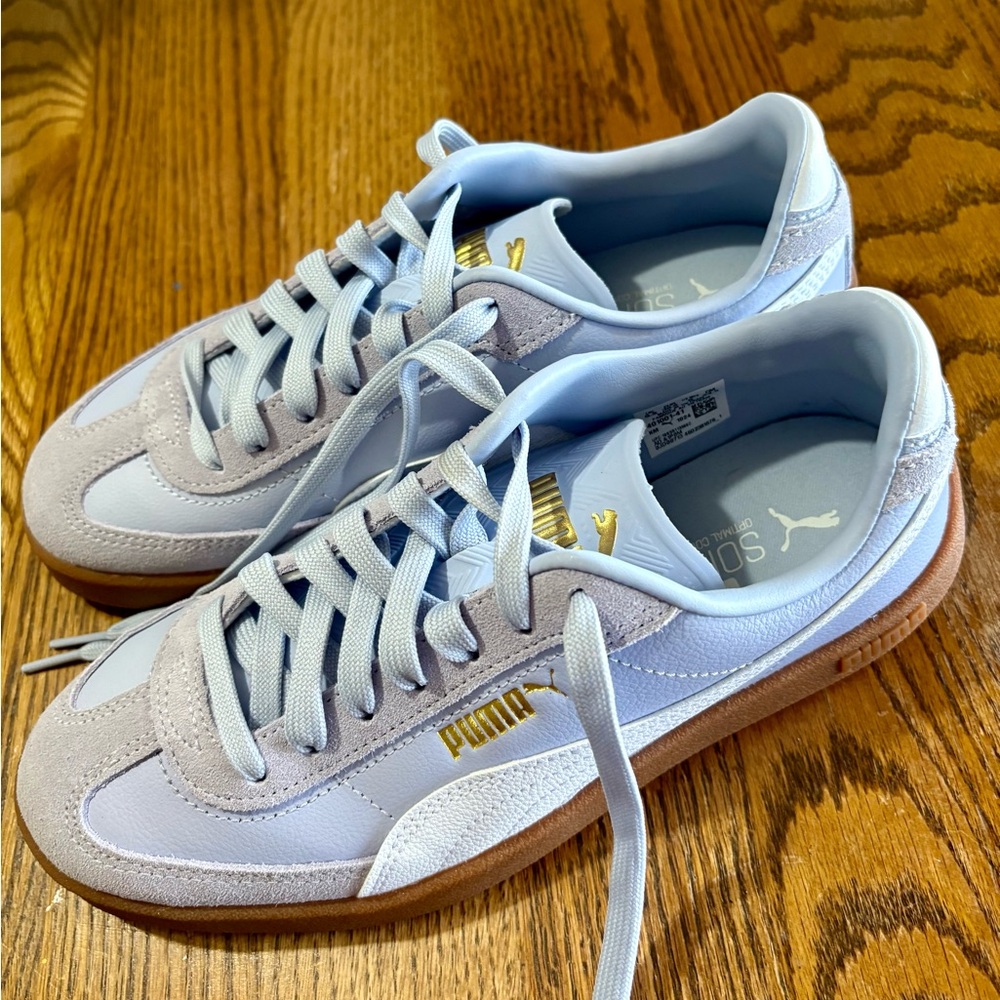 Puma Light Blue and Gold Women's Sneakers